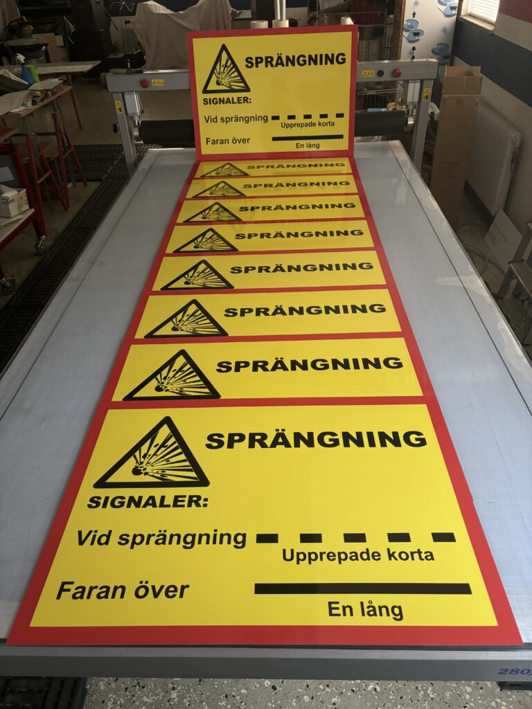 Tillverkning av varningsskyltar i Nora